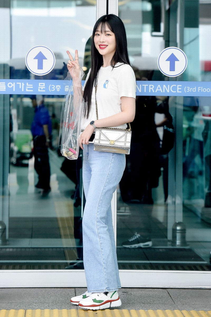 설리, 공항에서도 빛나는 러블리 패션 - 패션서울