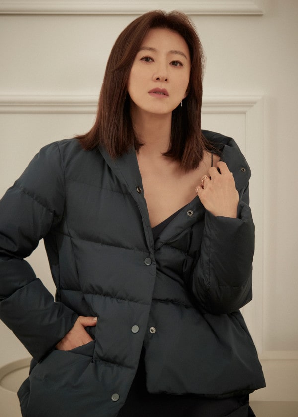 절제된 우아함, ‘김희애’ 만의 겨울 패션 | 94