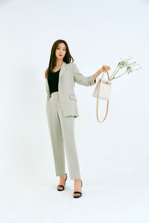 사복여신 이주빈의 러블리한 패션 화보 | 3
