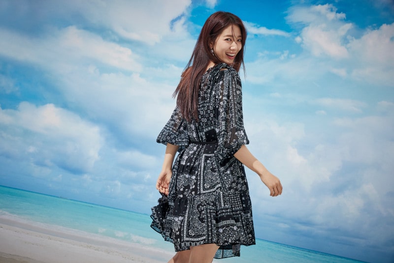 박신혜, 여름 향기 가득한 리조트 룩 | 22