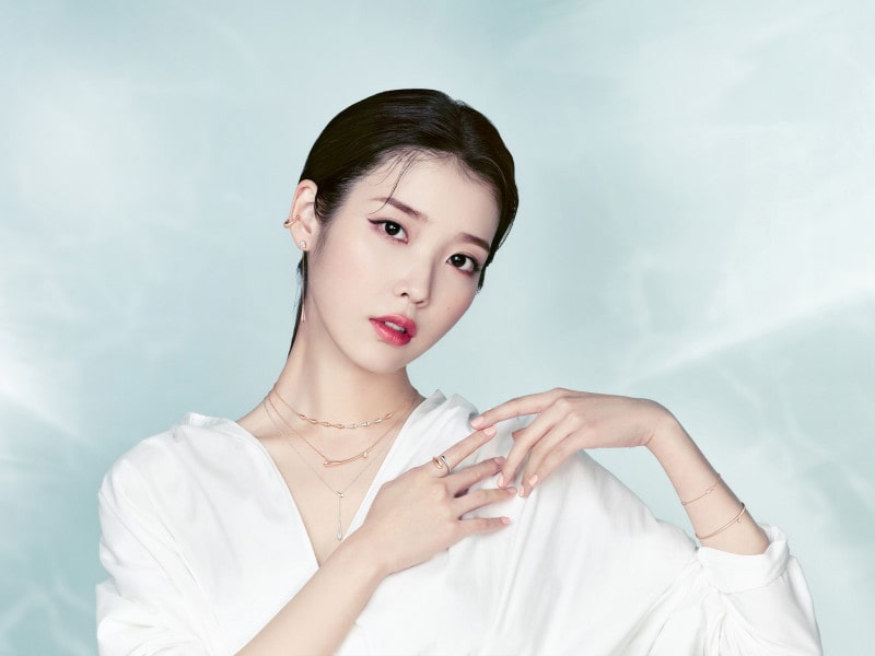 아이유의 팔색조 매력 ‘제이에스티나 썸머 웨이브’ | 18