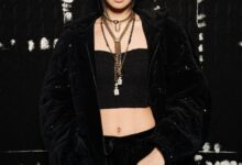 제니 샤넬 앰버서더 제니의 블랙 트위트 탑 패션