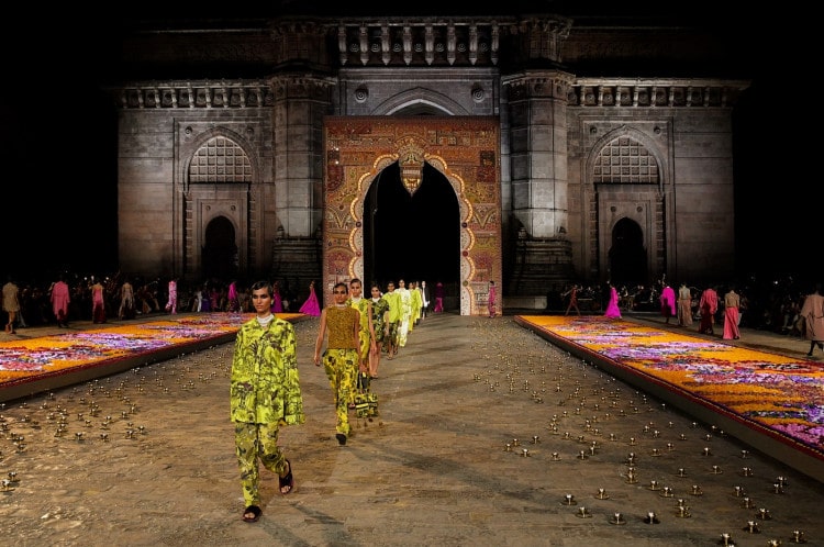 디올 2023 가을 컬렉션 쇼, 인도 뭄바이에서 개최