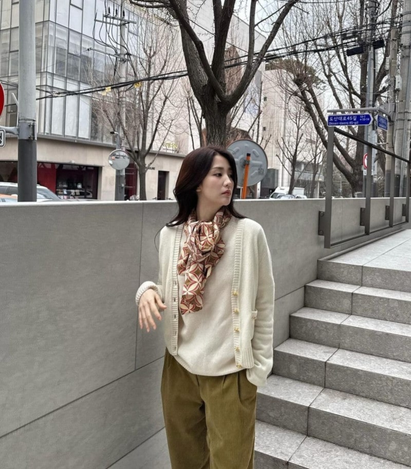 박하선, 스카프로 포인트 준 우아한 봄 패션 | 5