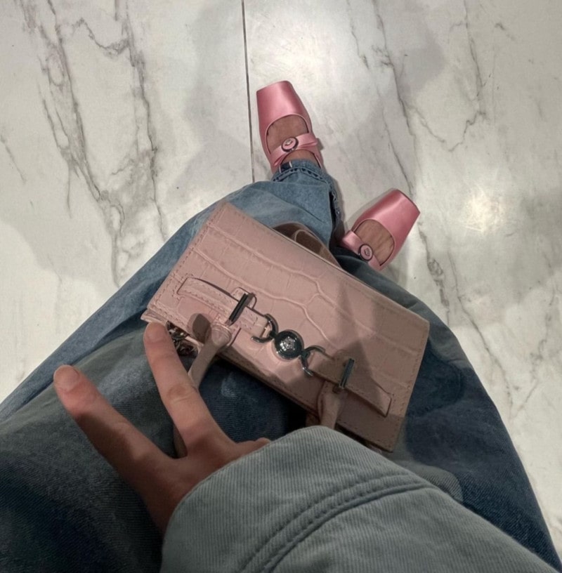 한효주, 청청패션에 센스있는 핑크백 포인트 | 31