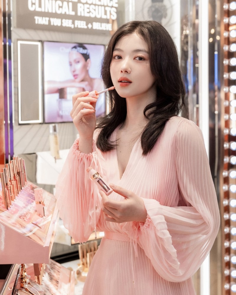 김유정, 눈부신 핑크빛 여신 | 3