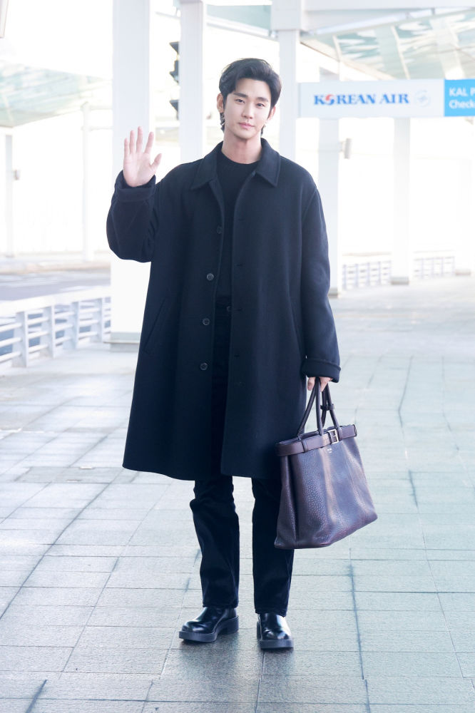 ‘김수현&김태리’ 공항패션, 심플하고 시크하게 | 3