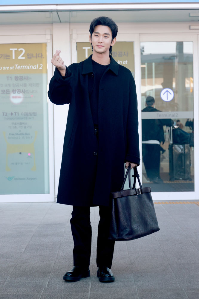 ‘김수현&김태리’ 공항패션, 심플하고 시크하게 | 1