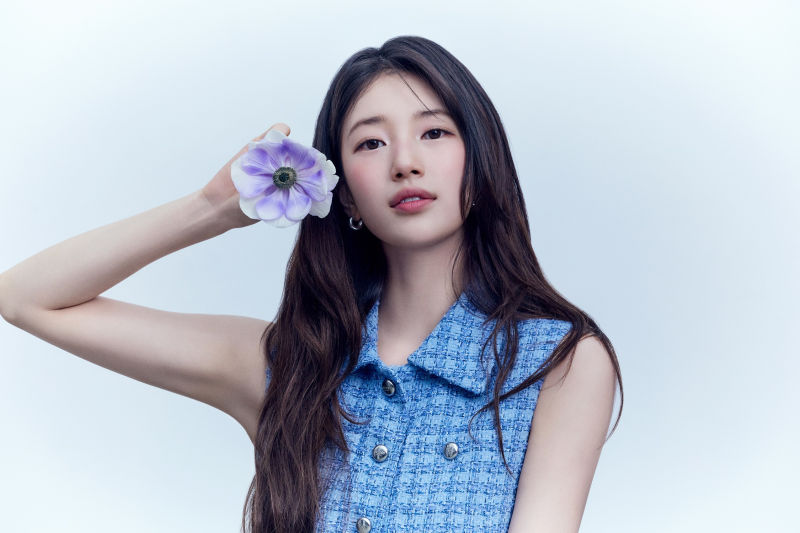 수지의 청량한 봄 데님 스타일링 | 2