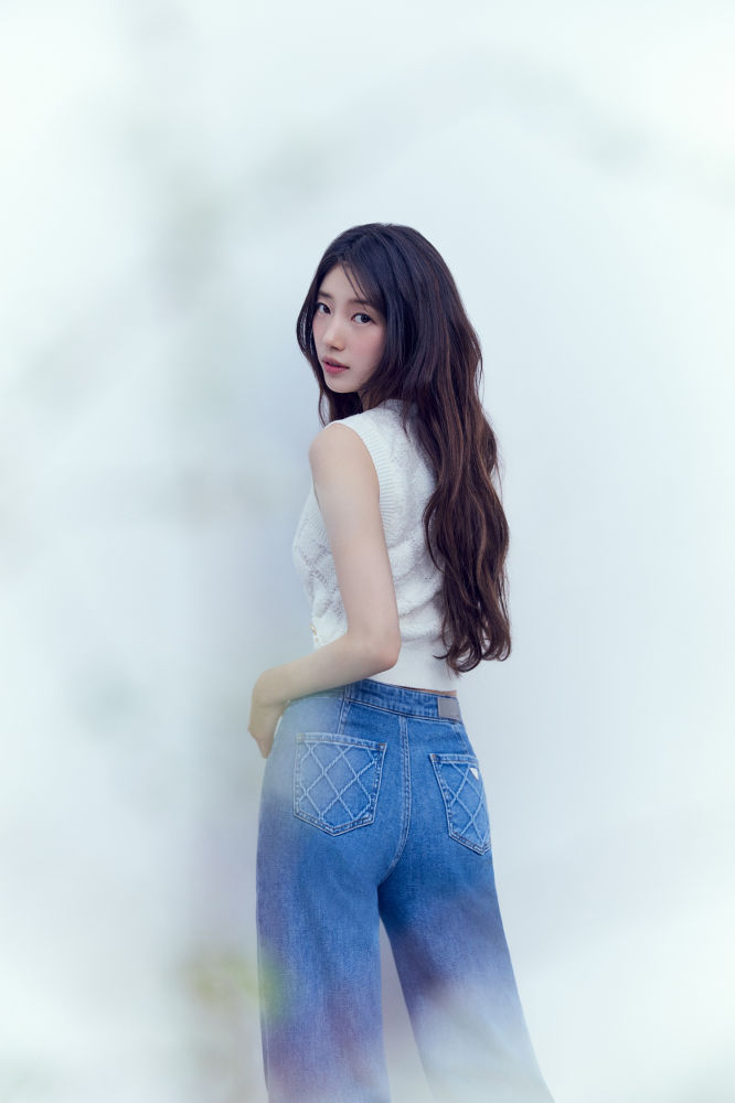 수지의 청량한 봄 데님 스타일링 | 1