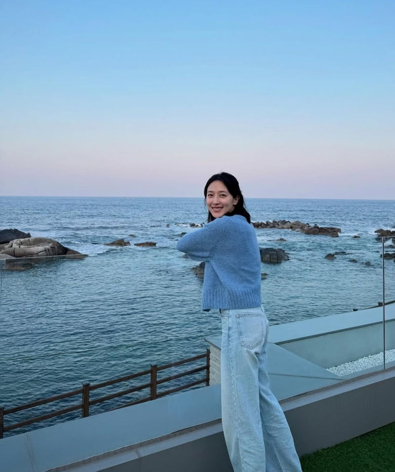 봄을 부르는 ‘블루 컬러’ 포인트 스타일링 : 김나영 & 표예진 | 7