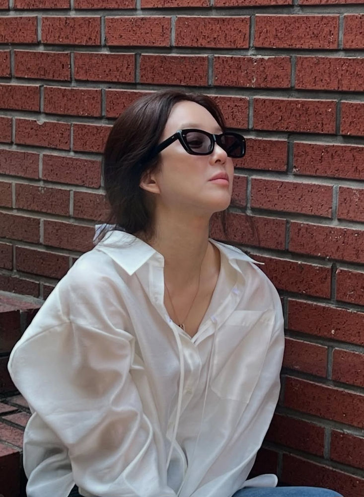정려원, 화이트 셔츠 하나면 충분해 | 6