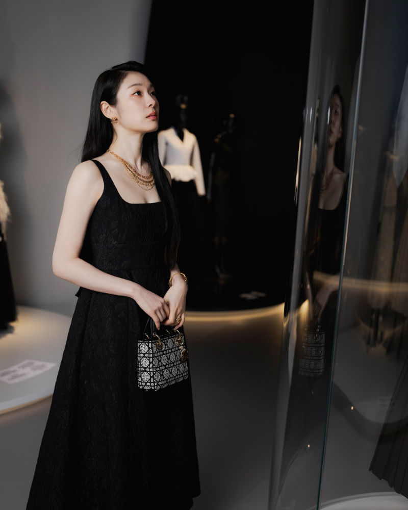 디올, ‘크리스챤 디올: 디자이너 오브 드림스’ 전시회 개막 | 3