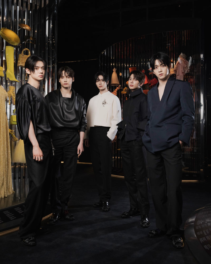 디올, ‘크리스챤 디올: 디자이너 오브 드림스’ 전시회 개막 | 7