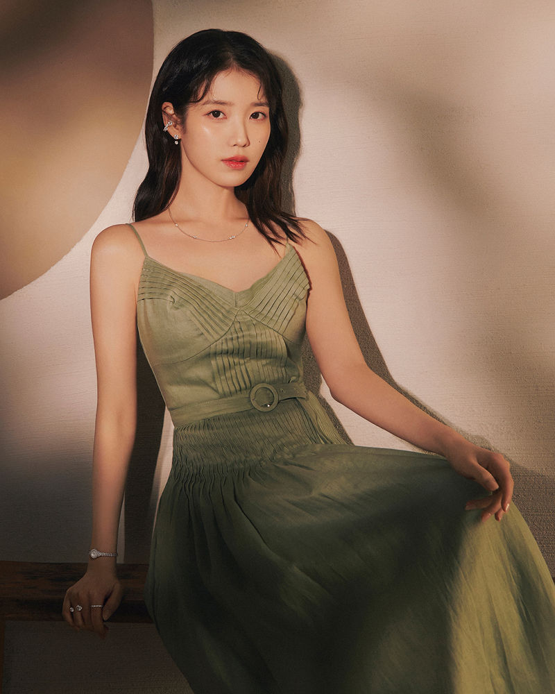 아이유, 주얼리로 완성한 우아함 | 4