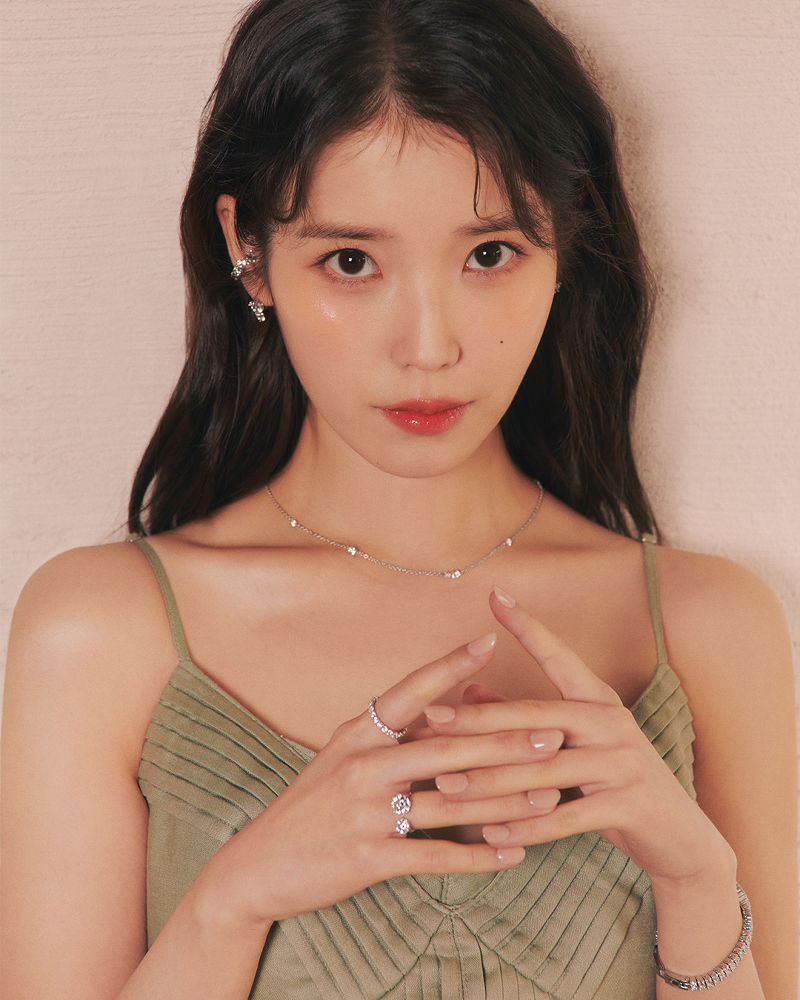 아이유, 주얼리로 완성한 우아함 | 5