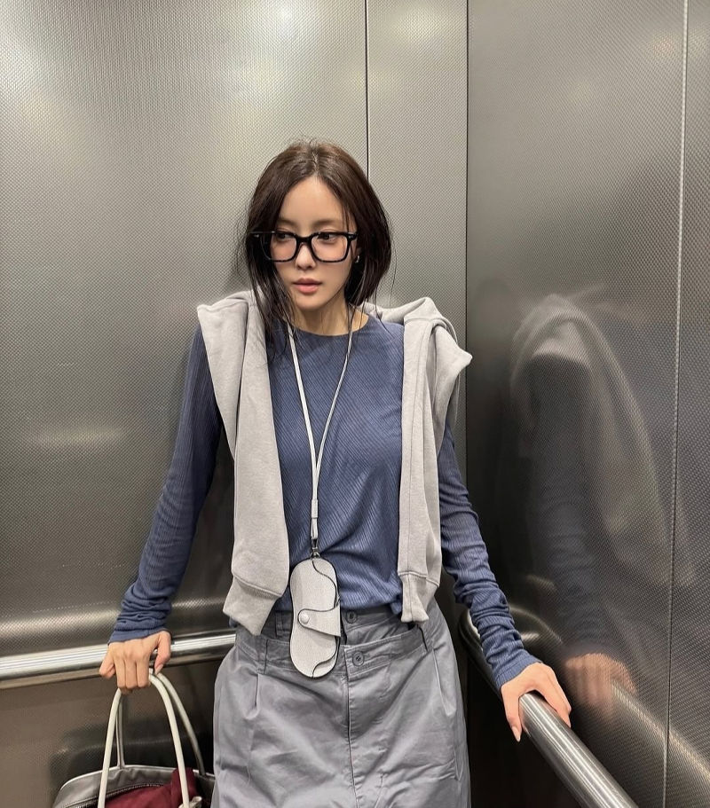 효민, 편안함과 스타일 모두 담은 와이드 팬츠 룩 | 3