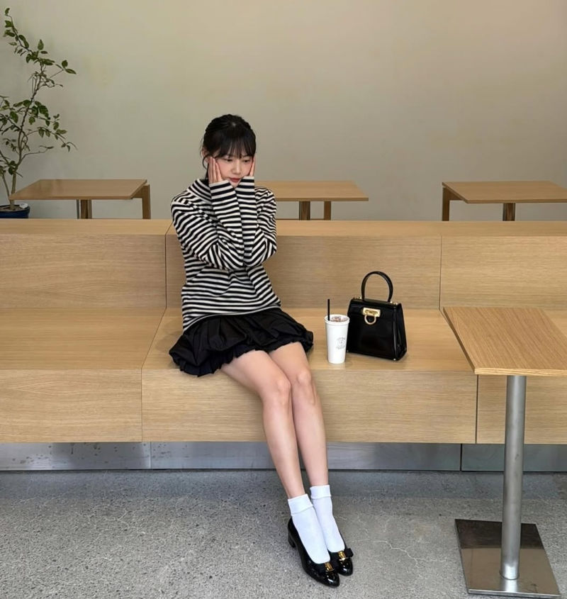 윤승아, 프렌치 감성 담은 스쿨걸 무드 | 1