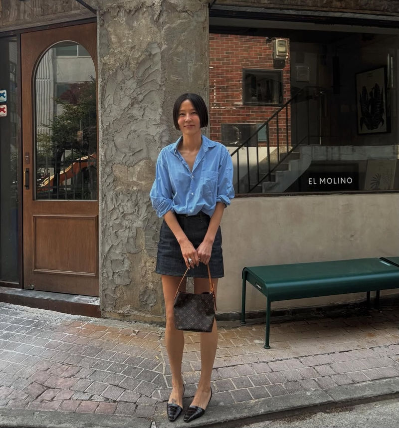 김나영의 청량한 데일리 룩, 블루 셔츠 스타일링 | 3