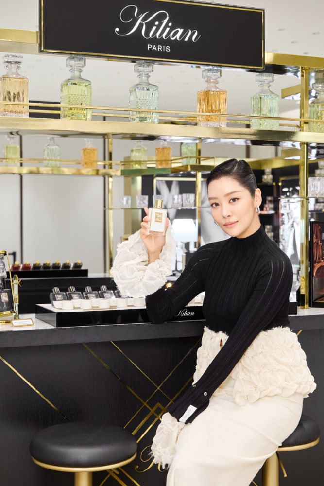 차주영, ‘블랙 & 화이트’로 완성한 클래식 시크 3 20250602 KILIAN PARIS 3 3