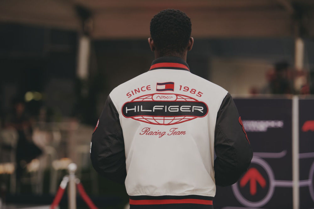 타미 힐피거, 영화「F1® 더 무비」콜라보 한정판 ‘APXGP’ 컬렉션 공개 | 9