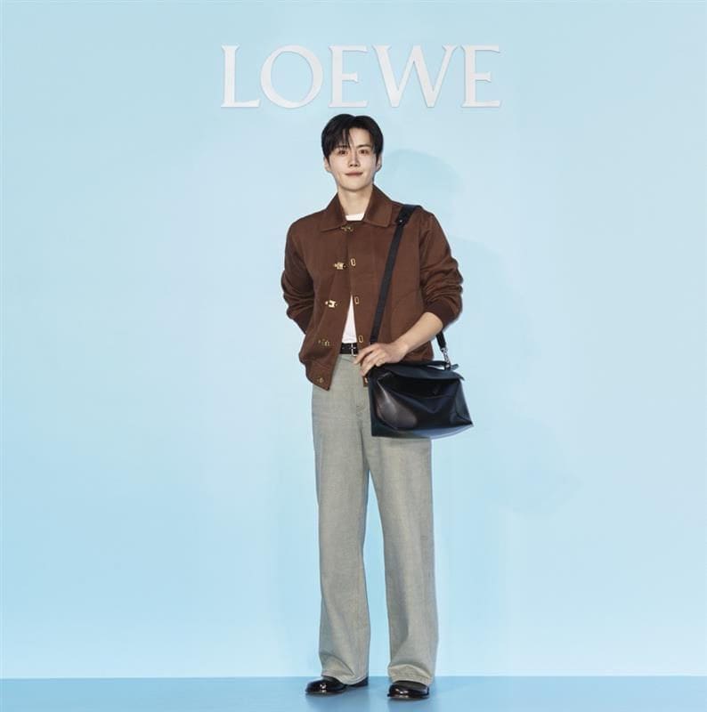 로에베,「퍼즐: 10년의 아이콘」전시 참석한 셀럽들 | 5