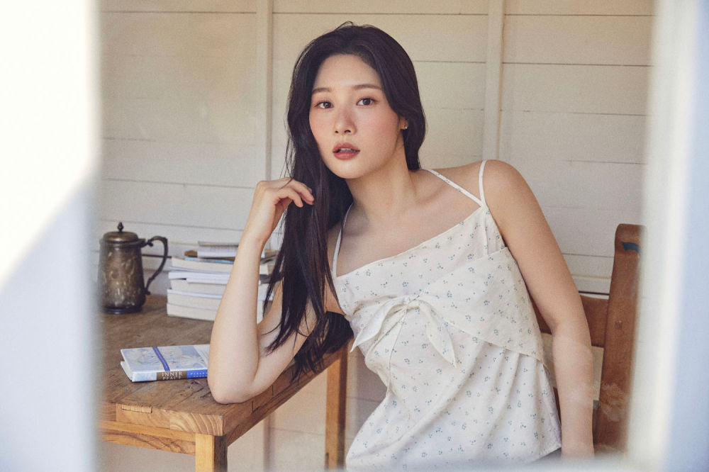 정채연의 청량한 써머 드레스 코드 | 2