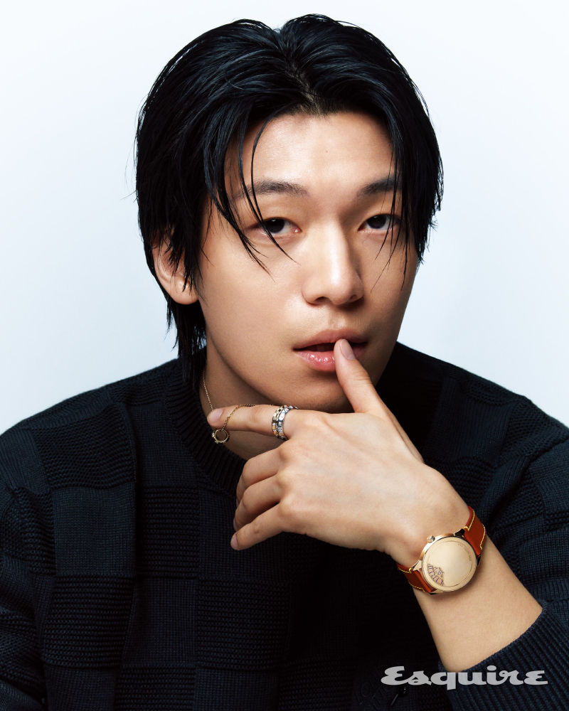 위하준 X 루이 비통 워치, ‘빅 블랙 북’ 커버 장식 | 1