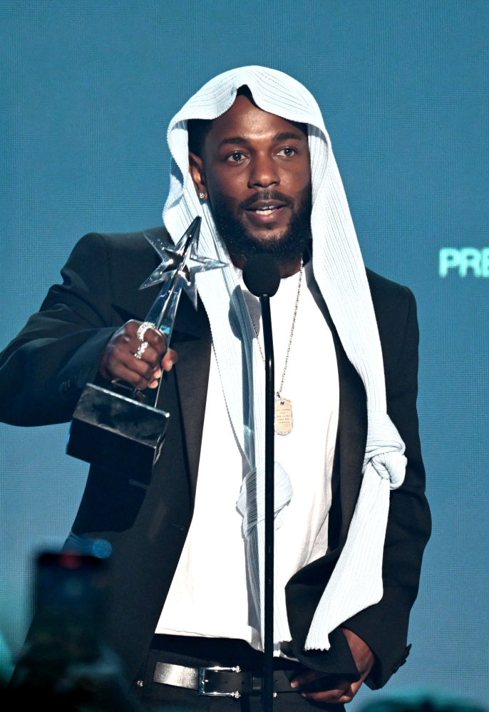 Kendrick Lamar wears McQueen n 2 6