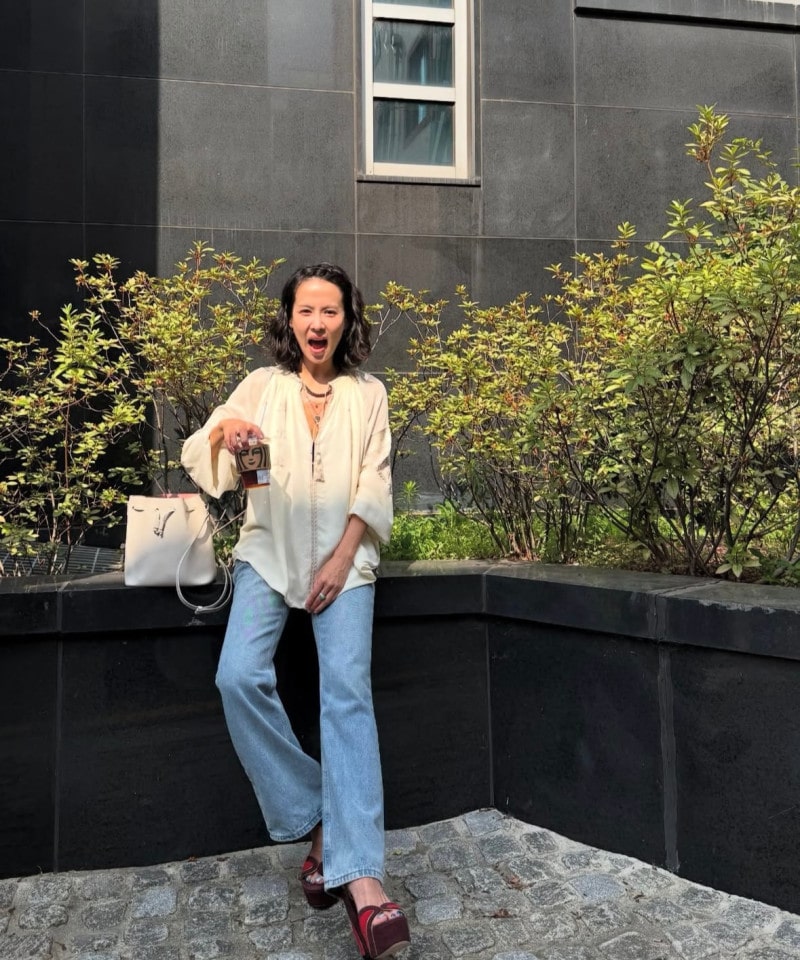 모던과 내추럴 사이, 조여정의 데일리 모먼트 1 20250721 JUNG 2 1