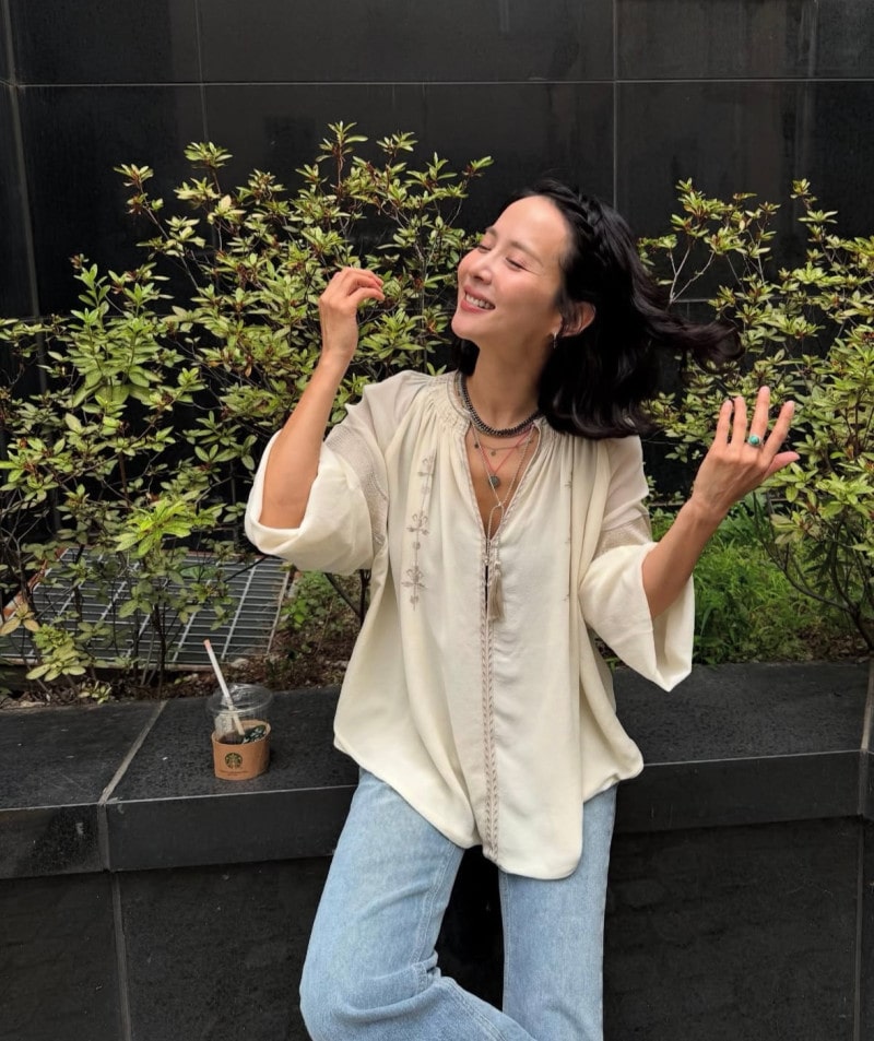 모던과 내추럴 사이, 조여정의 데일리 모먼트 5 20250721 JUNG 4 5