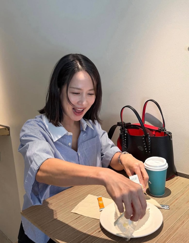 모던과 내추럴 사이, 조여정의 데일리 모먼트 4 20250721 JUNG 8 4