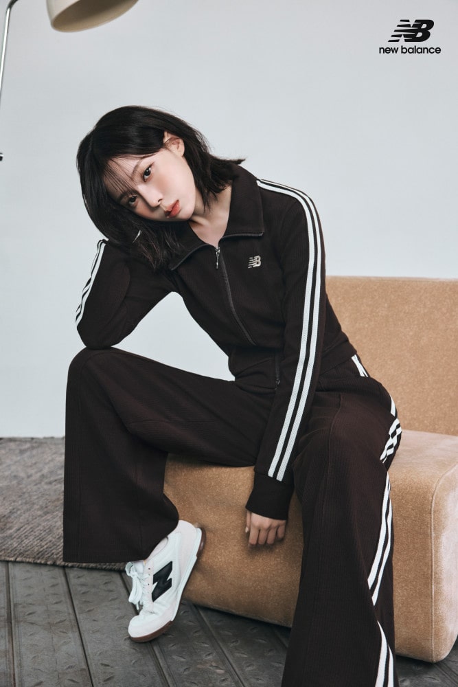 에스파 윈터, 가을 컬러로 완성한 감각적인 무드 6 20250828 newblance 1 6