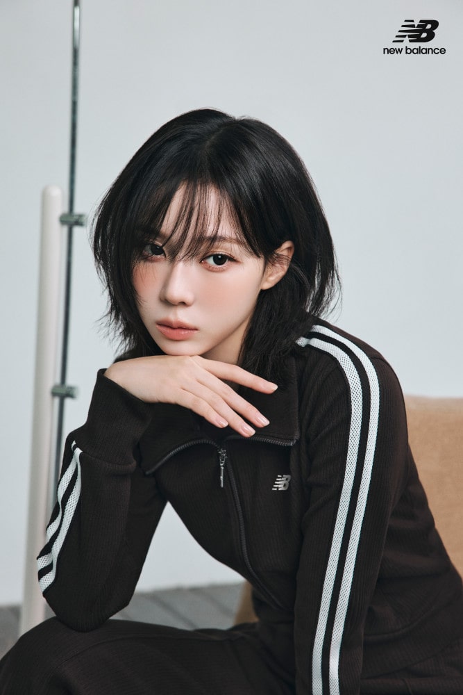 에스파 윈터, 가을 컬러로 완성한 감각적인 무드 4 20250828 newblance 5 1 4