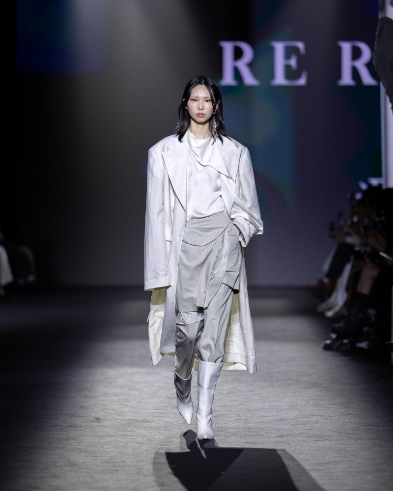 실용 속에 깃든 시적 감성, 리이 2026 S/S 서울패션위크 컬렉션 8 20250908 RE RHEE 6 8