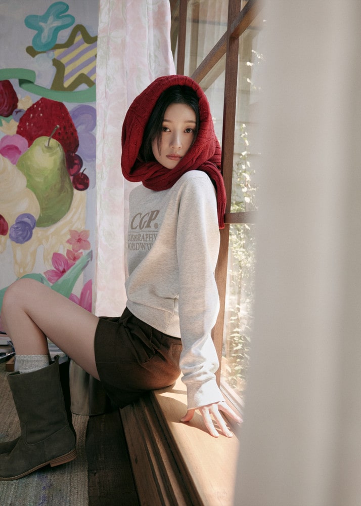 차분한 컬러와 레트로 감성, 정채연의 가을 데일리룩 2 20250908 cgp 2 2