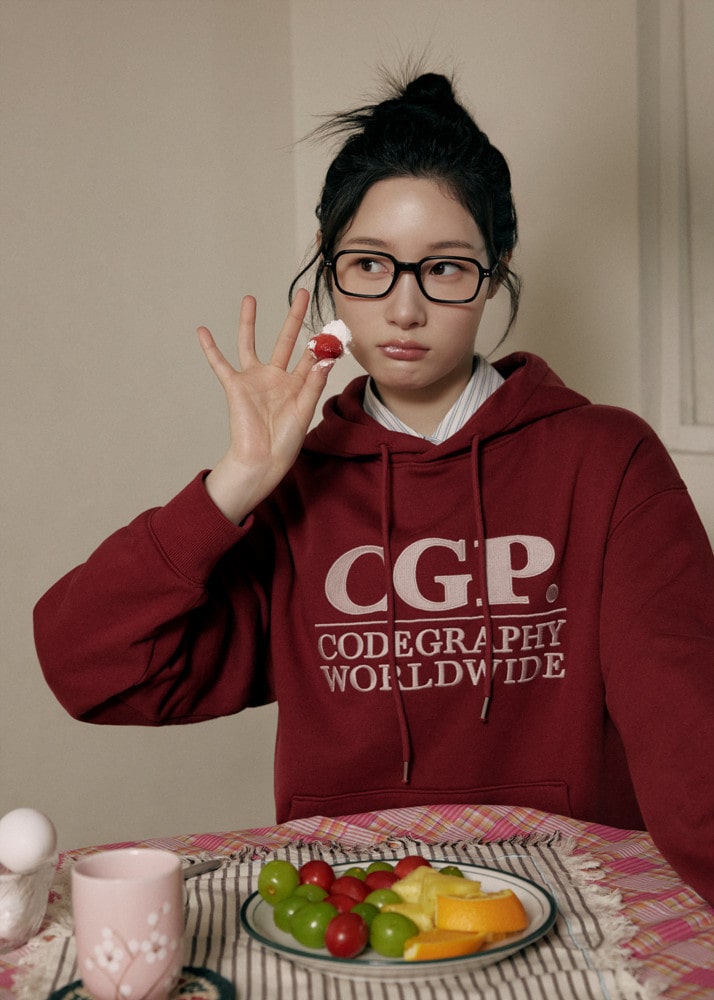 차분한 컬러와 레트로 감성, 정채연의 가을 데일리룩 3 20250908 cgp 5 3