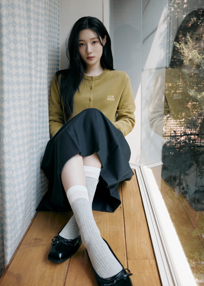 차분한 컬러와 레트로 감성, 정채연의 가을 데일리룩 6 20250908 cgp 6 6