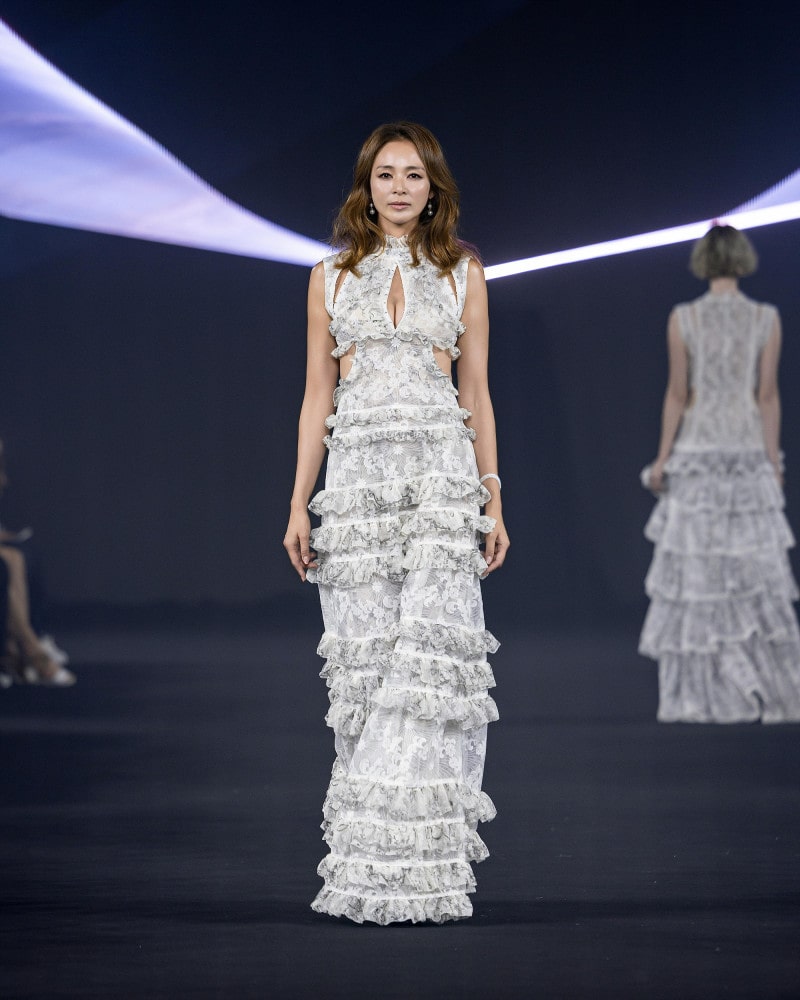 야노시호와 함께한 ‘두칸’, 서울패션위크 ‘루시드 블룸’ 으로 빛내다 1 20250908 doucan 10 1