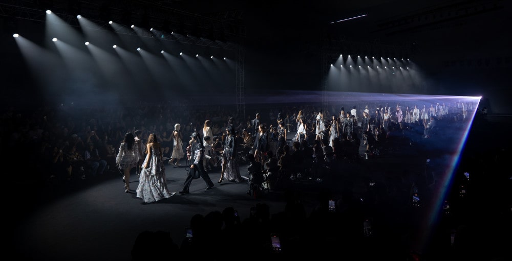 야노시호와 함께한 ‘두칸’, 서울패션위크 ‘루시드 블룸’ 으로 빛내다 3 20250908 doucan 3 3