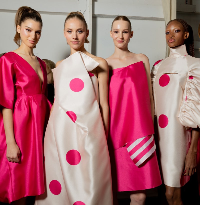 디자이너 손정완, 뉴욕 무대 빛낸 2026 S/S 컬렉션 2 20250917 SON 1 1 2