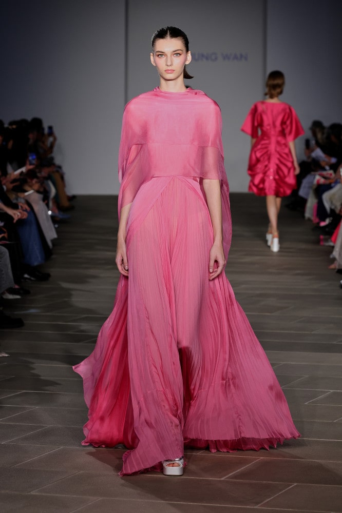 디자이너 손정완, 뉴욕 무대 빛낸 2026 S/S 컬렉션 9 20250917 SON 5 9