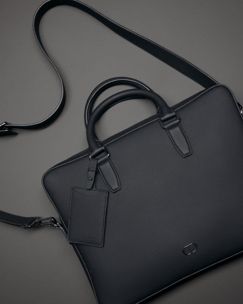 디올 ‘BACK IN TOWN’ 캡슐 컬렉션, 우아함과 실용성의 균형 13 20250919 dior 12 13