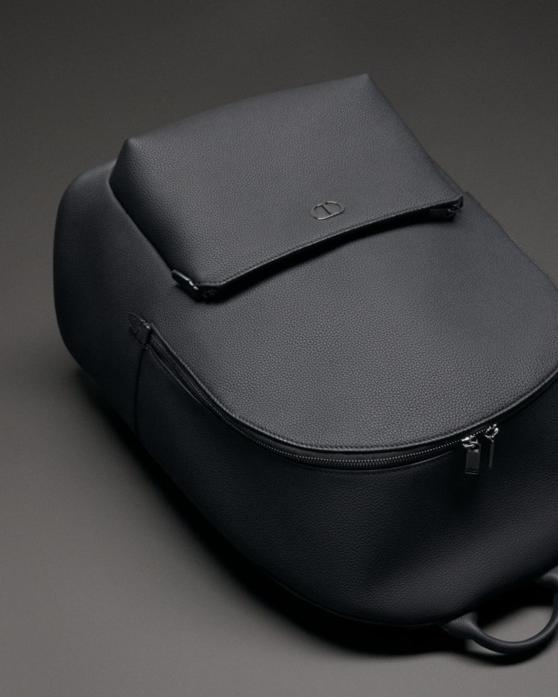 디올 ‘BACK IN TOWN’ 캡슐 컬렉션, 우아함과 실용성의 균형 4 20250919 dior 13 4