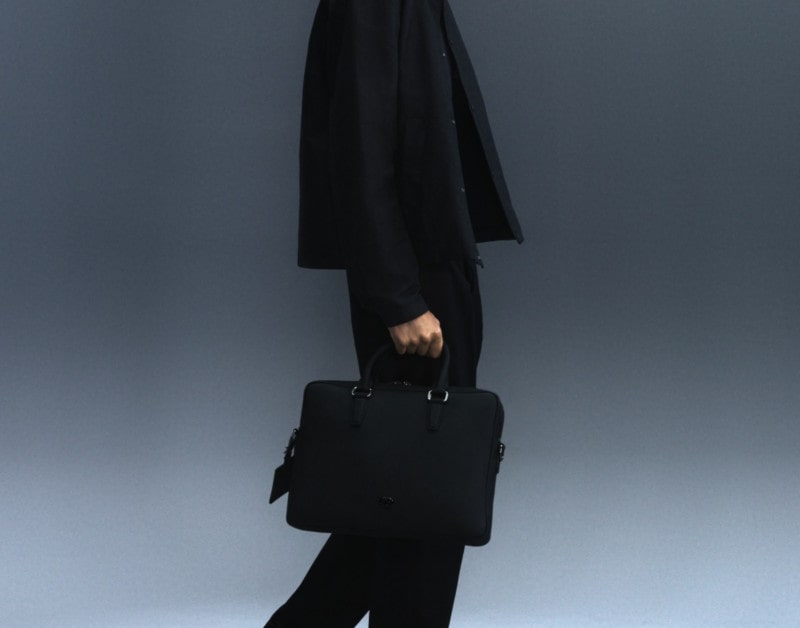 디올 ‘BACK IN TOWN’ 캡슐 컬렉션, 우아함과 실용성의 균형 10 20250919 dior 7 10