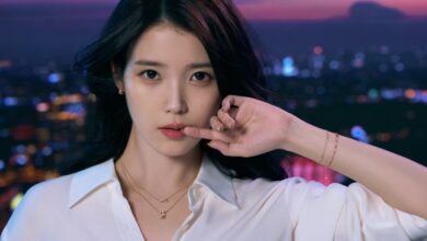 셔츠부터 수트까지, 아이유의 감각적인 주얼리 레이어링 10 아이유주얼리스타일링제이에스티나