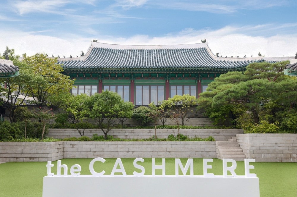 더캐시미어 10주년 이벤트 ‘Haus of the CASHMERE’ 전시 1 20250926 the CASHMERE 2 1