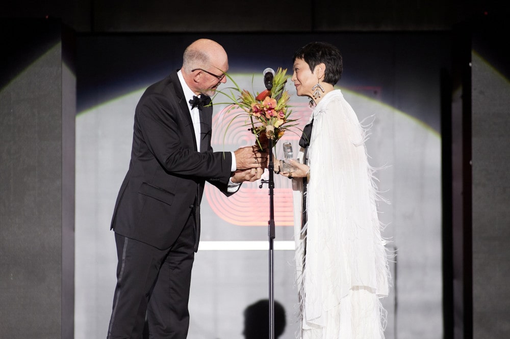 BIFF X 샤넬 ‘2025 까멜리아상’, 시아 영화계 아이콘 실비아 창 수상 2 202509618 chanel 2 2