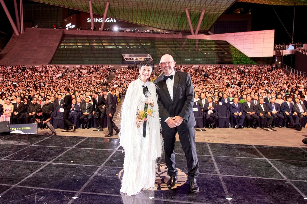 BIFF X 샤넬 ‘2025 까멜리아상’, 시아 영화계 아이콘 실비아 창 수상 1 202509618 chanel 3 1