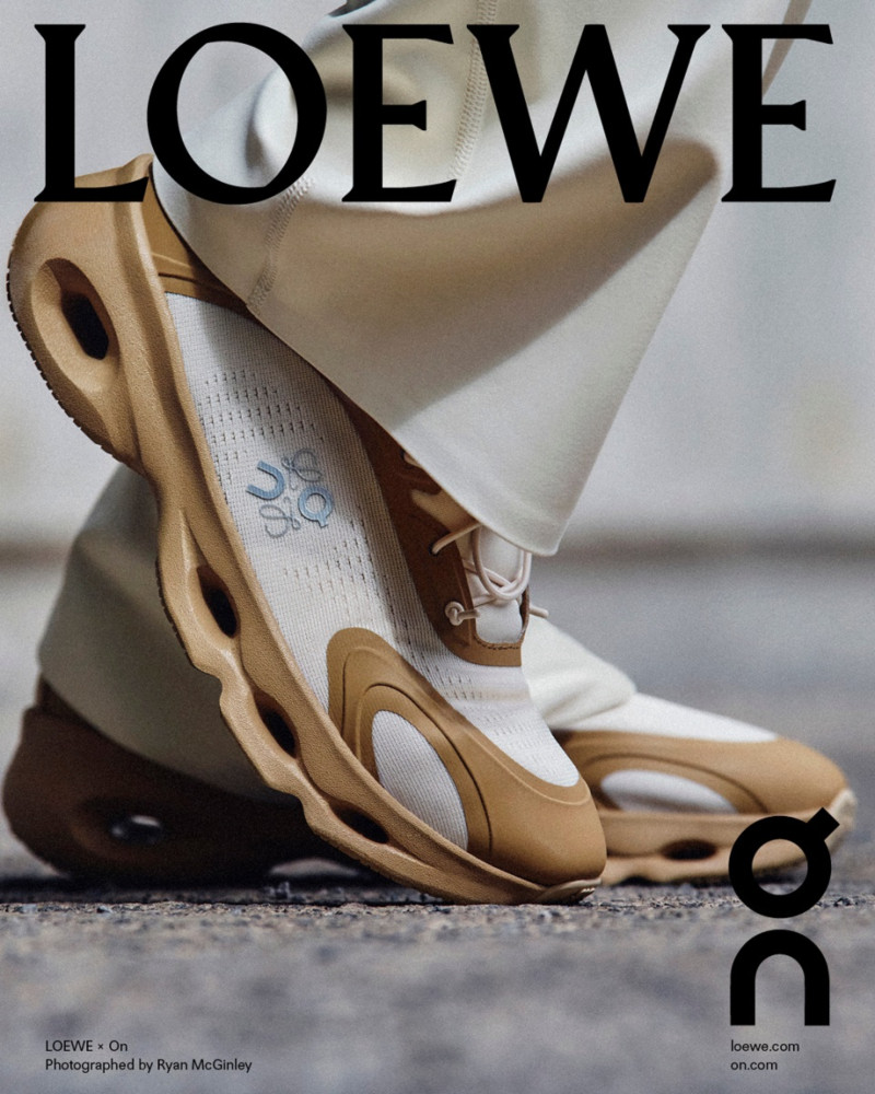 로에베 × 온, 새로운 스니커즈의 서사를 쓰다 5 20251016 loewe 3 5